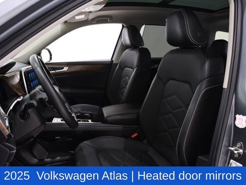 Used 2025 Volkswagen Atlas SE FWD image 22