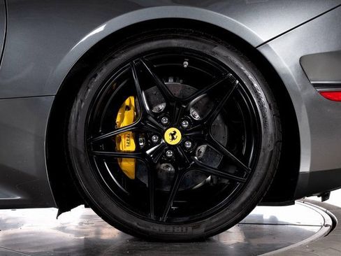 Used 2016 Ferrari California T image 18