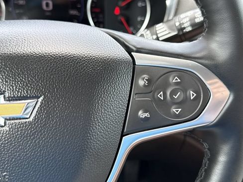 Used 2023 Chevrolet Traverse Premier FWD image 17