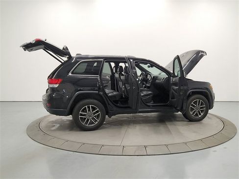 Used 2021 Jeep Grand Cherokee Limited image 15