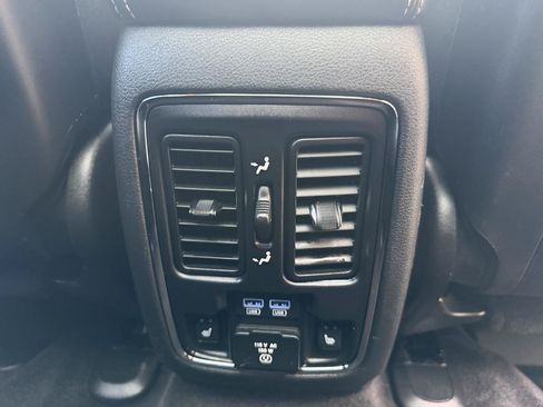 Used 2017 Jeep Grand Cherokee Limited w/ Luxury Group II AWD/4WD image 32
