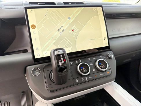 New 2026 Land Rover Defender 110 X-Dynamic SE AWD/4WD image 21