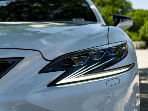 Used 2019 Lexus LS 500 F Sport w/ Accessory Package (Z2) AWD/4WD image 11