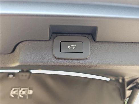 New 2024 Land Rover Discovery Metropolitan Edition AWD/4WD image 8