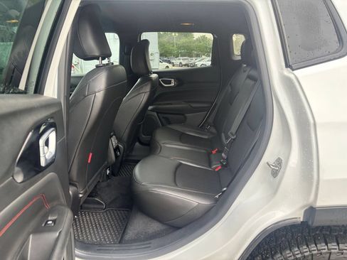 Used 2025 Jeep Compass Trailhawk AWD/4WD image 24