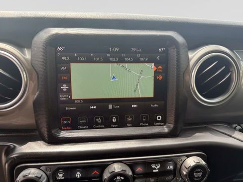 Used 2022 Jeep Wrangler Unlimited Sahara w/ Cold Weather Group AWD/4WD image 20