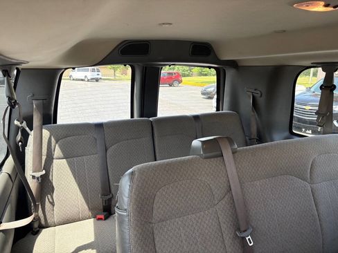 Used 2020 Chevrolet Express 3500 LT w/ LT Preferred Equipment Group RWD image 17