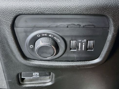 Used 2023 Jeep Grand Cherokee Altitude AWD/4WD image 10