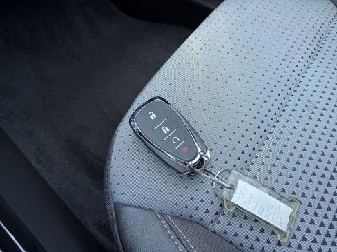 Used 2025 Chevrolet Trax LT image 21