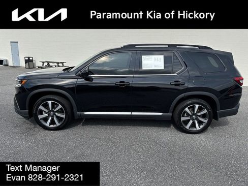 Used 2025 Honda Pilot Touring image 4