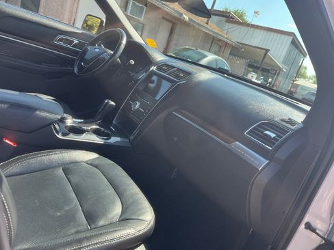 Used 2018 Ford Explorer Limited w/ Equipment Group 301A AWD/4WD image 39
