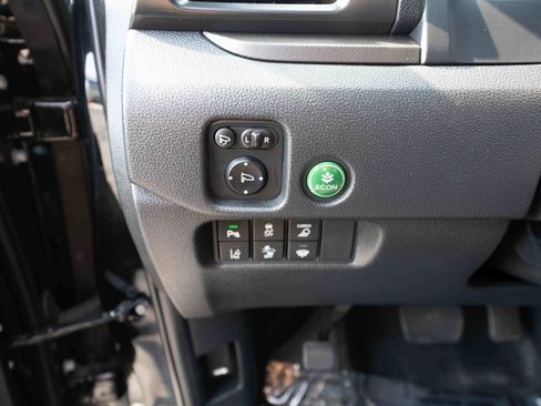 Used 2025 Honda Ridgeline TrailSport image 11