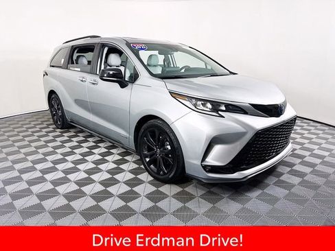 Used 2021 Toyota Sienna XSE w/ XSE Plus Package FWD image 1