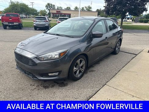 Used 2018 Ford Focus SE w/ SE Appearance Package FWD image 9