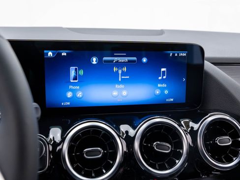 Used 2026 Mercedes-Benz GLA 250 4MATIC image 24