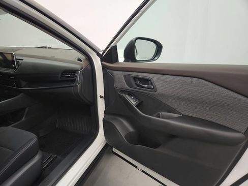 Used 2023 Nissan Rogue S AWD/4WD image 26