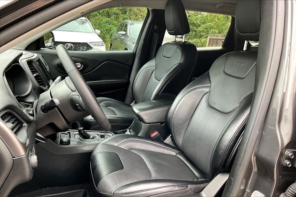 Used 2022 Jeep Cherokee Latitude Lux w/ Mopar Interior Package AWD/4WD image 34