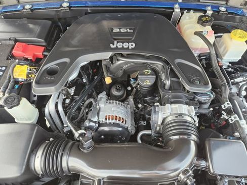 Used 2021 Jeep Gladiator Overland w/ Popular Equipment Package AWD/4WD image 27