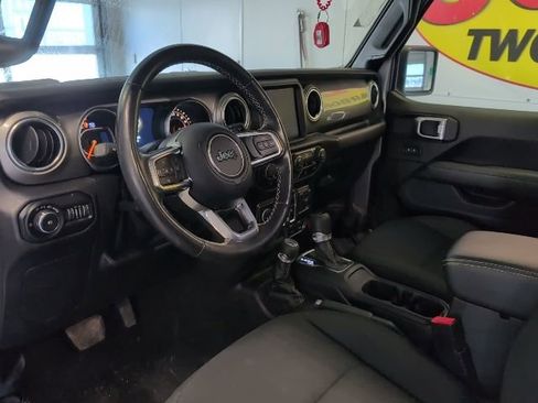 Used 2020 Jeep Wrangler Unlimited Sahara w/ Uconnect 4C Nav & Sound Group image 11