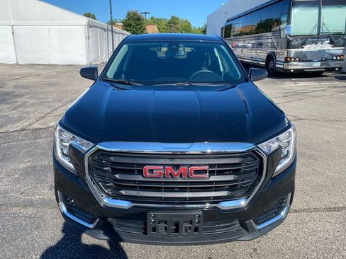 Used 2024 GMC Terrain SLE AWD/4WD image 2