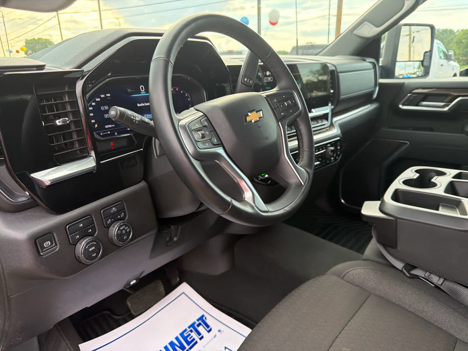 Used 2025 Chevrolet Silverado 2500 LT w/ Convenience Package AWD/4WD image 12