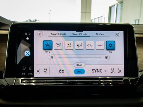 Certified 2024 Volkswagen Atlas SE image 40