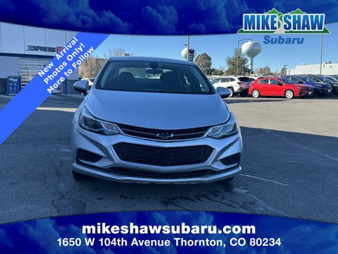 Used 2017 Chevrolet Cruze LT image 2