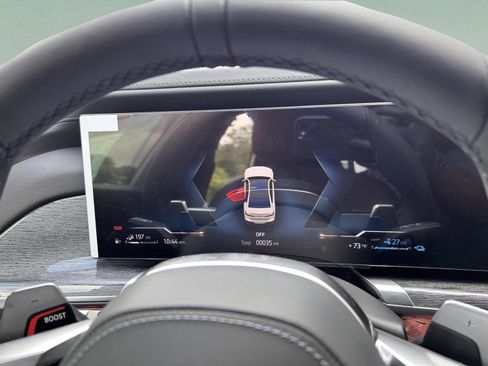 Used 2025 BMW 750e xDrive w/ Executive Package image 12