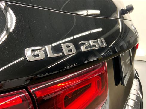 Used 2023 Mercedes-Benz GLB 250 image 14