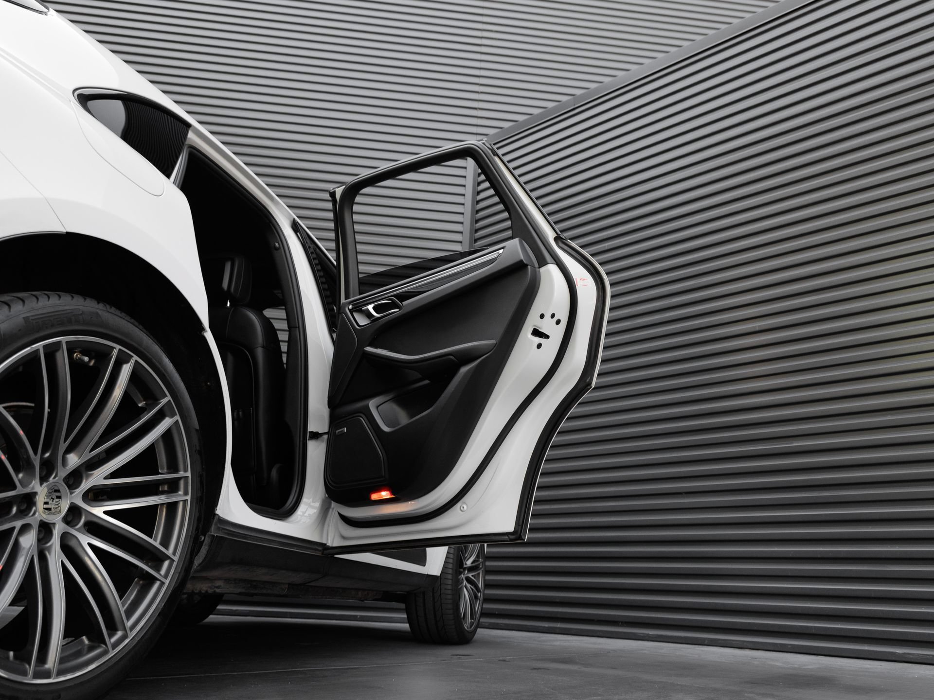 Certified 2021 Porsche Macan S AWD/4WD image 30