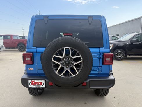Used 2026 Jeep Wrangler Unlimited Sahara AWD/4WD image 37