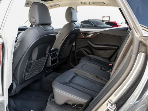 Used 2020 Audi Q8 Premium Plus image 36