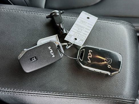 Used 2024 Kia Sportage EX FWD image 34