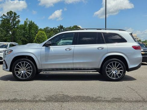 Used 2025 Mercedes-Benz GLS 450 4MATIC image 2
