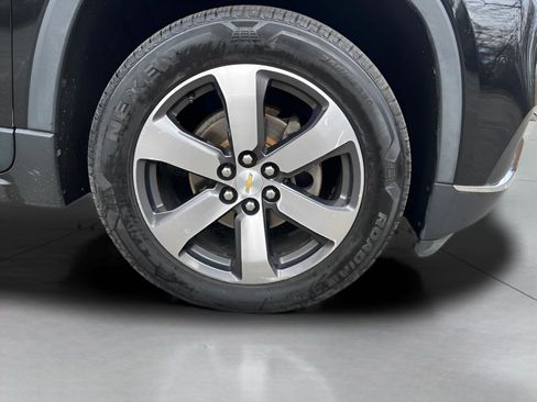 Used 2018 Chevrolet Traverse LT w/ LPO, 'HIT The Road' Package image 2