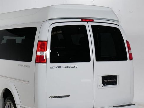 Used 2022 Chevrolet Express 2500 Extended w/ Enhanced Convenience Package RWD image 29