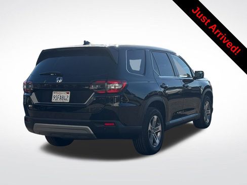 Used 2025 Honda Pilot EX-L image 2