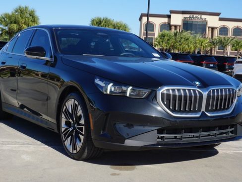 Used 2024 BMW 530i 530i w/ Convenience Package image 3