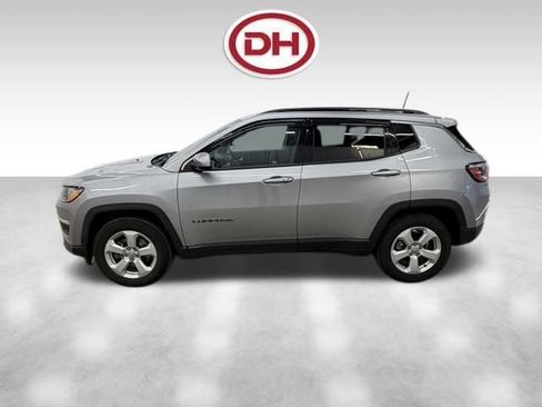 Used 2019 Jeep Compass Latitude w/ Cold Weather Group FWD image 9