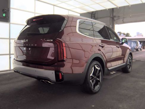 Used 2024 Kia Telluride S w/ S Sunroof Package FWD image 4