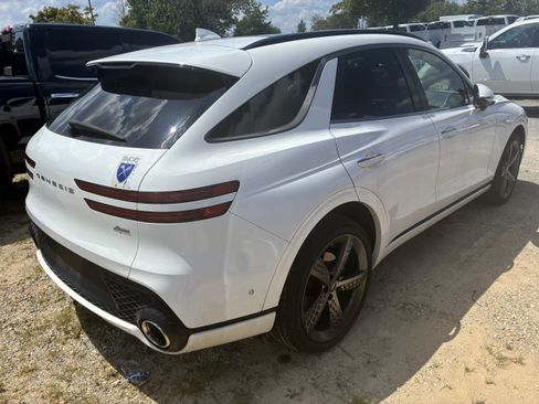 Used 2022 Genesis GV70 2.5T w/ Sport Prestige Package AWD/4WD image 8
