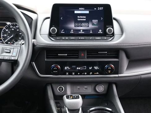 Used 2023 Nissan Rogue SV image 11