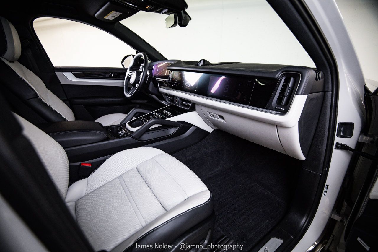 Certified 2024 Porsche Cayenne S AWD/4WD image 28