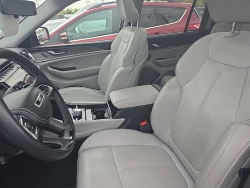 Used 2022 Jeep Grand Cherokee Overland w/ Advanced Protech Group III AWD/4WD image 4