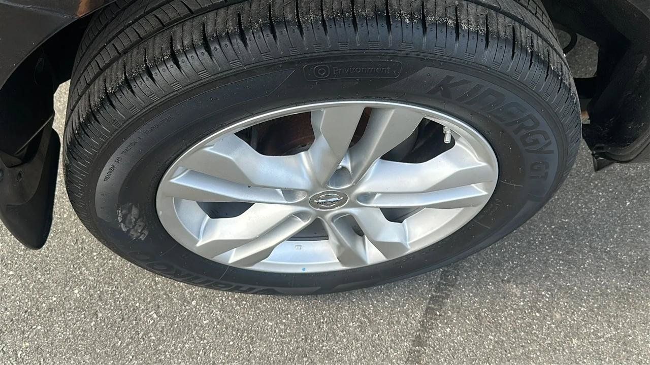 Used 2012 Nissan Rogue SV w/ Premium Pkg AWD/4WD image 16