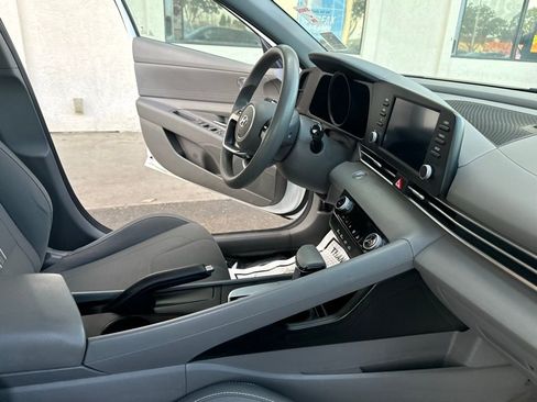 Used 2023 Hyundai Elantra SEL image 28
