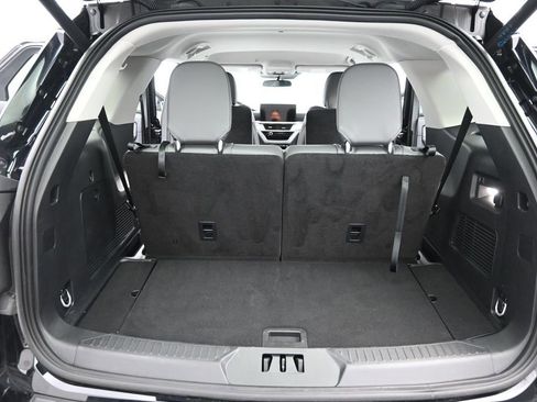 Used 2025 Ford Explorer Active w/ Active Comfort Package RWD image 34