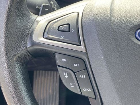 Used 2018 Ford Fusion SE w/ Fusion SE Technology Package FWD image 20