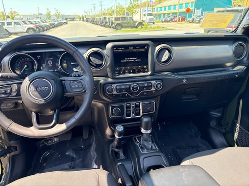 Used 2023 Jeep Wrangler Unlimited w/ Sun & Screen Package AWD/4WD image 16