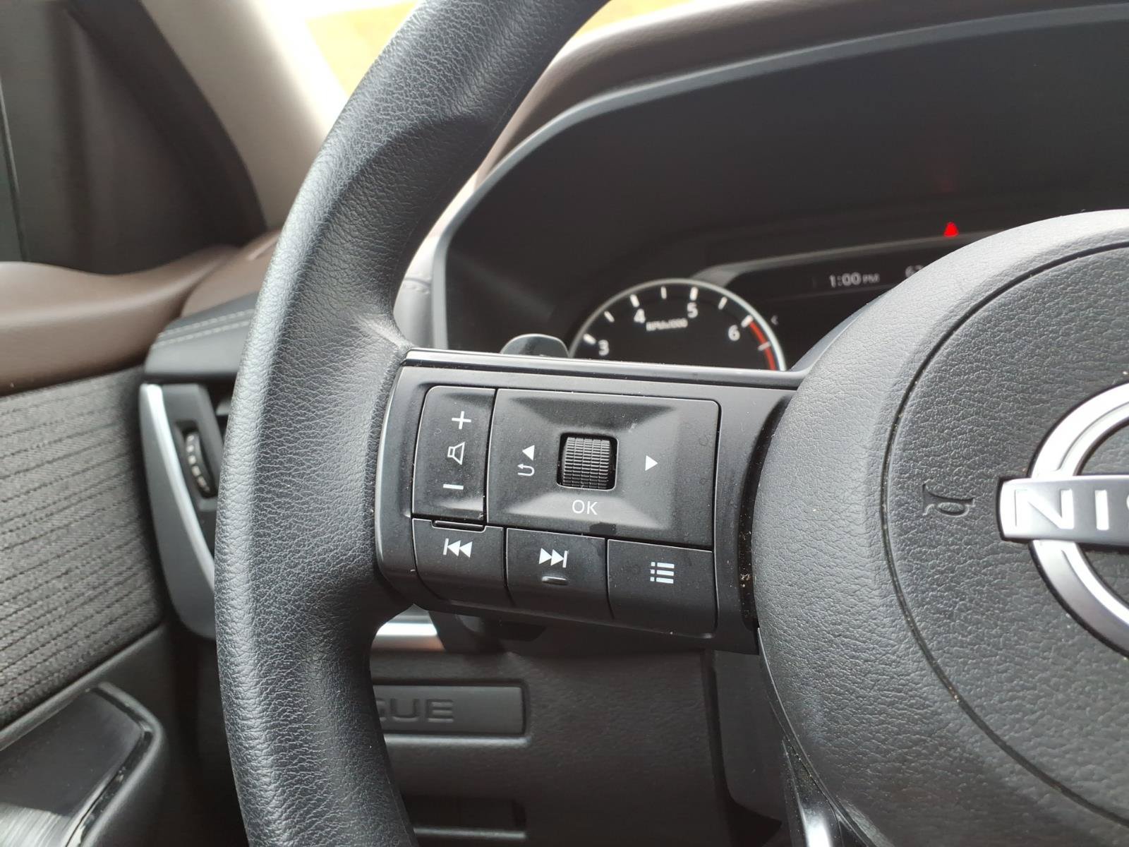 Used 2023 Nissan Rogue S AWD/4WD image 29